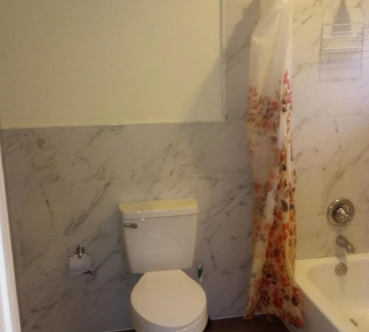 Cozy 2-Bedroom Townhome Nassau Apartment